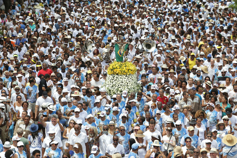 Cortejo com milhares de pessoas, da Conceição da Praia ao Bonfim