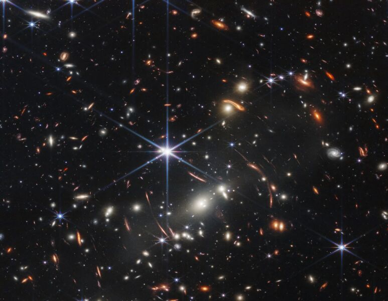 Webb conseguiu ver milhares de galáxias por meio de seu mecanismo infravermelho