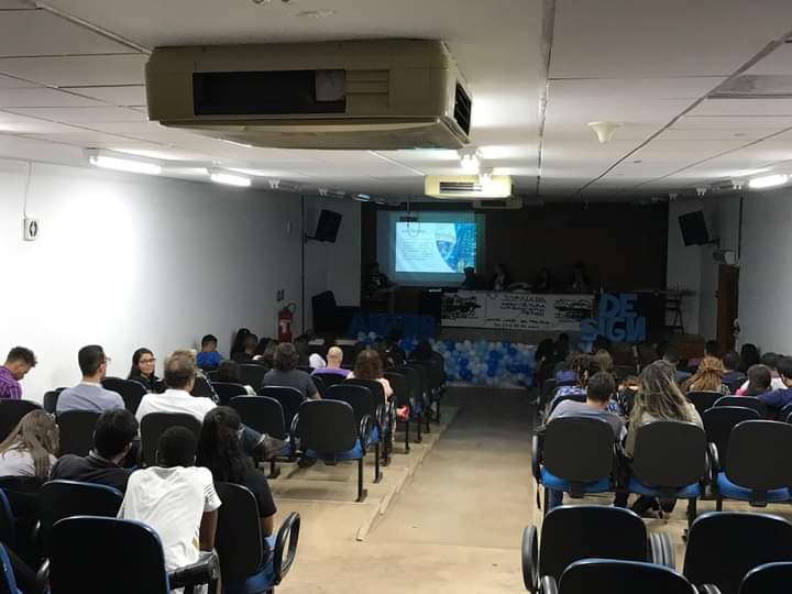 Servidores reunidos em Assembleia Geral, no Centro Administrativo de Lauro de Freitas (CALF)