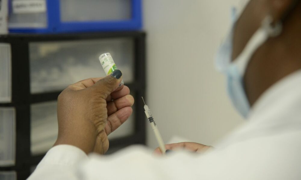 De acordo com o painel do vacinômetro do Ministério da Saúde, 455.566.004 doses de vacinas contra covid-19 foram aplicadas no país desde o início da campanha de imunização