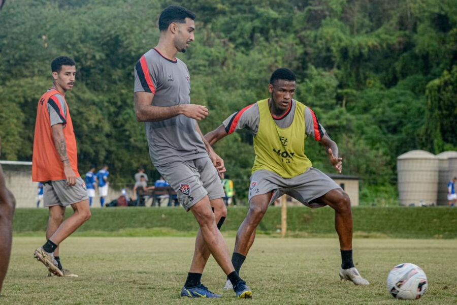Dia foi marcado por duelos individuais, finalizações e trabalho tático