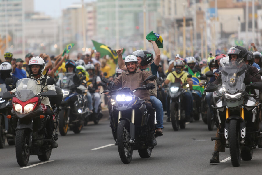 Bolsonaro em motociata realizada em Salvador, no dia 2 de julho