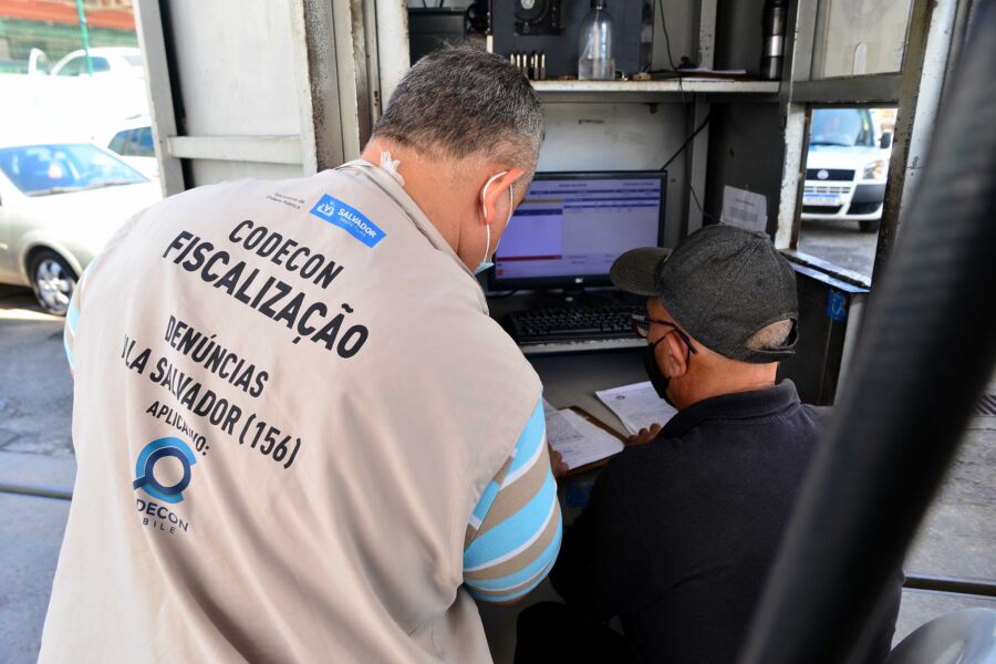 Os agentes também verificam a distinção de todos os impostos incidentes