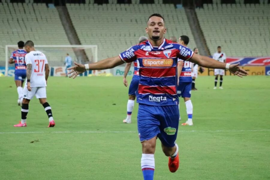 O jogador de 22 anos deve ser o novo atleta do Esquadrão de Aço