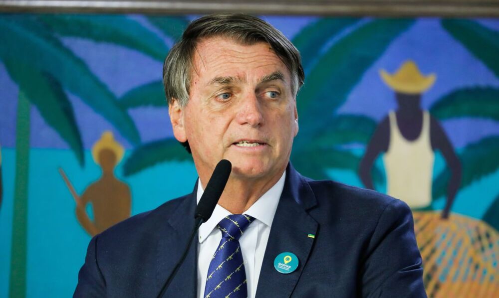 Imagem ilustrativa da imagem Bolsonaro critica Anitta por apoio sobre legalização da maconha