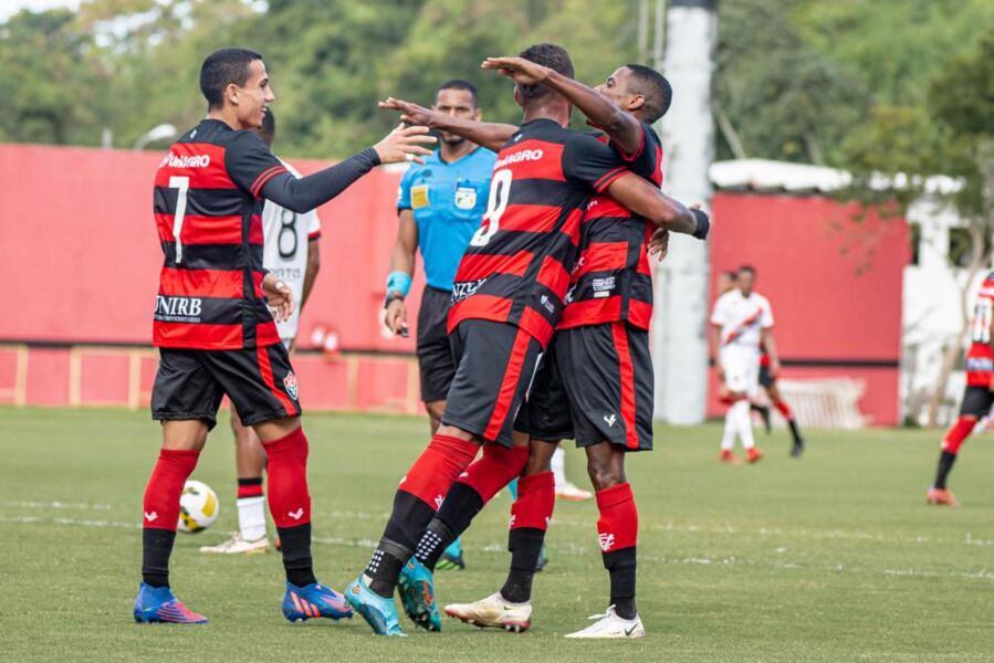 Os gols foram marcados por Wanderson e Figueiredo