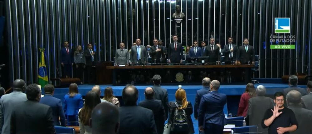 O presidente Jair Bolsonaro (PL) e outras autoridades estiveram presentes no ato de promulgação da PEC dos Auxílios