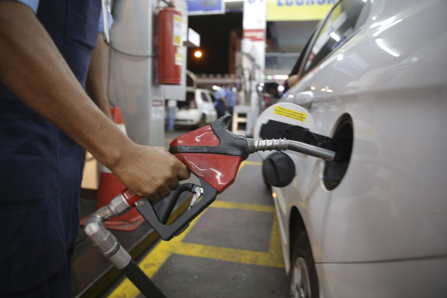 Os preços internos da gasolina estão, em média, 8% maiores que lá fora