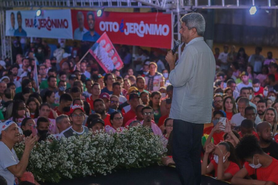 O pré-candidato pelo PT, Jerônimo Rodrigues, recebeu o apoio e 28 prefeitos em Jequié, 12 deles do PP