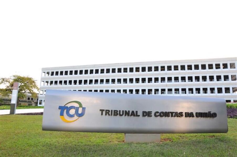 Gestão federal passou por cima de uma investigação da Corte e contratou empresa para prestar serviços