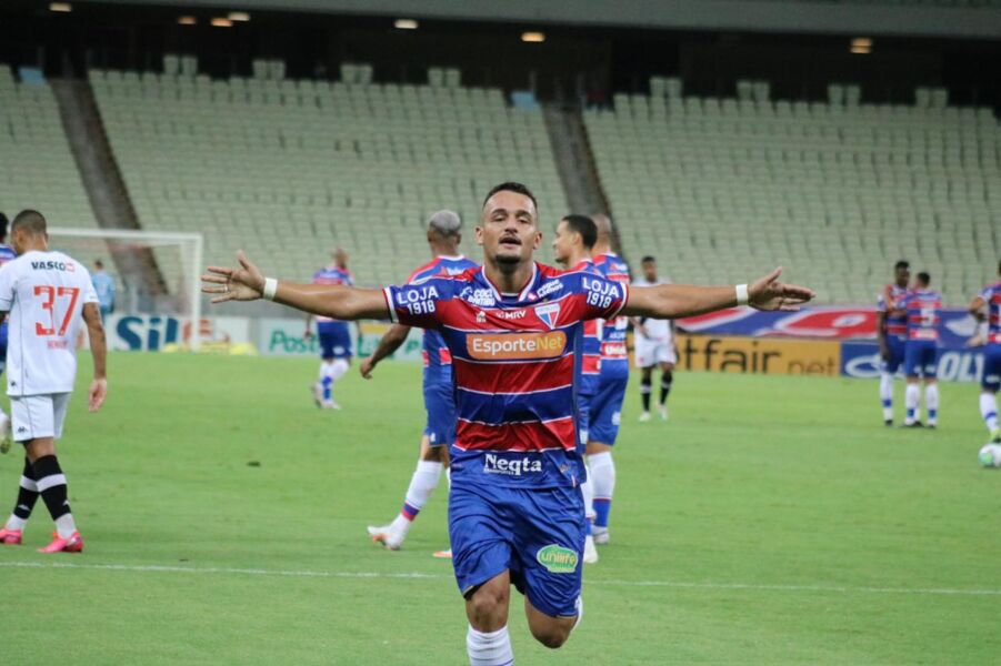 Pelo Leão do Pici, Torres disputou 12 jogos na temporada e marcou um gol