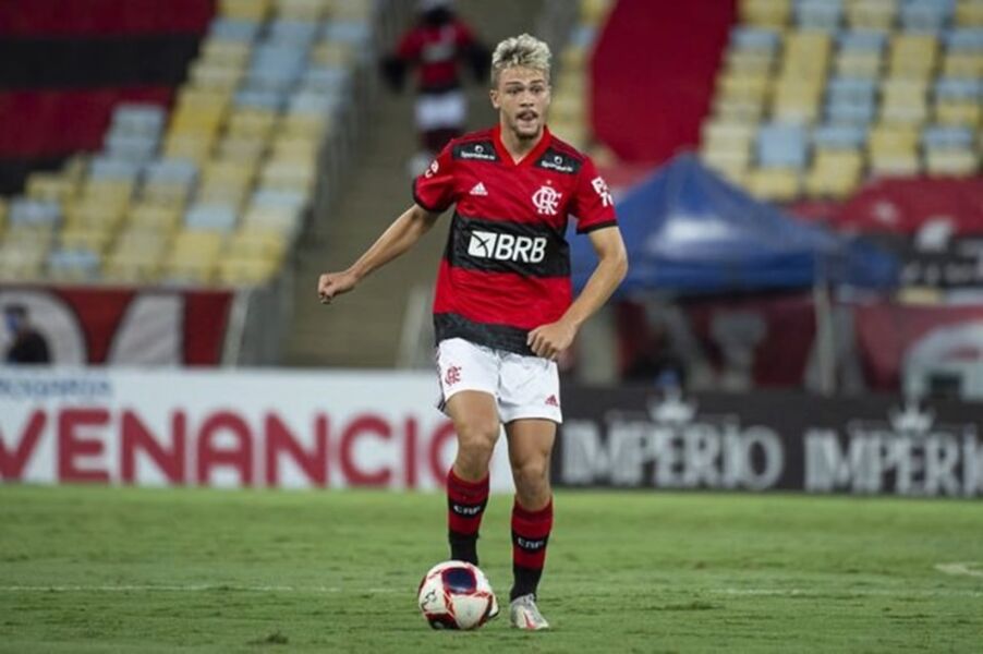 O zagueiro tem 20 anos e está atuando no Atlético-GO