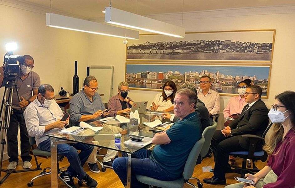 Representantes dos candidatos participaram de uma reunião sobre as regras do debate
