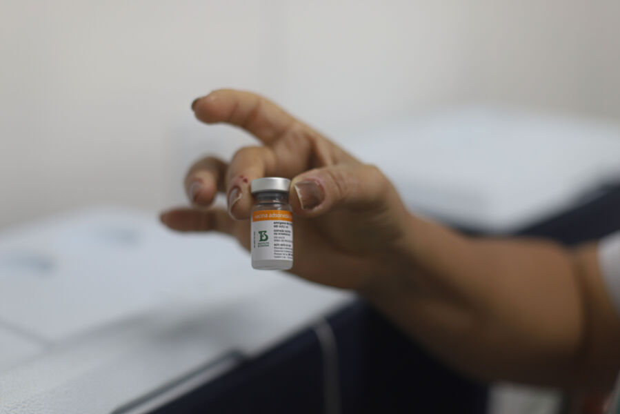 O ruído fica demonstrado na ausência de doses para dar conta da missão, prova cabal da falta
de uma boa batuta