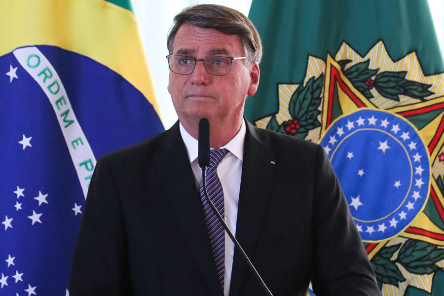 Denúncia afirma ainda que o presidente abusou dos deveres do cargo ao convocar a reunião com embaixadores na segunda-feira,18, para falar sobre as teorias conspiratórias