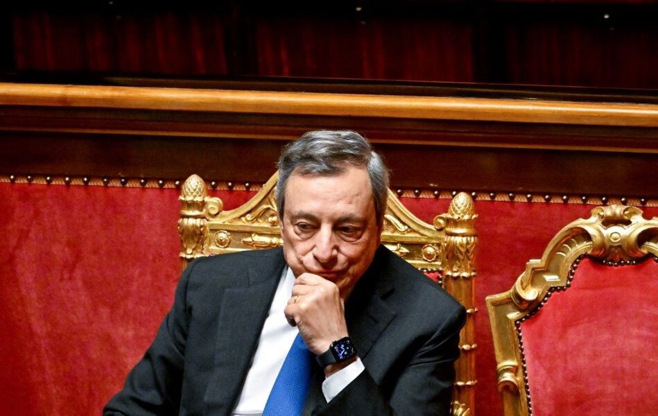 De acordo com as pesquisas, a maioria dos italianos quer que Draghi permaneça no cargo, uma das razões pelas quais ele recuou na quarta-feira e não confirmou sua primeira renúncia