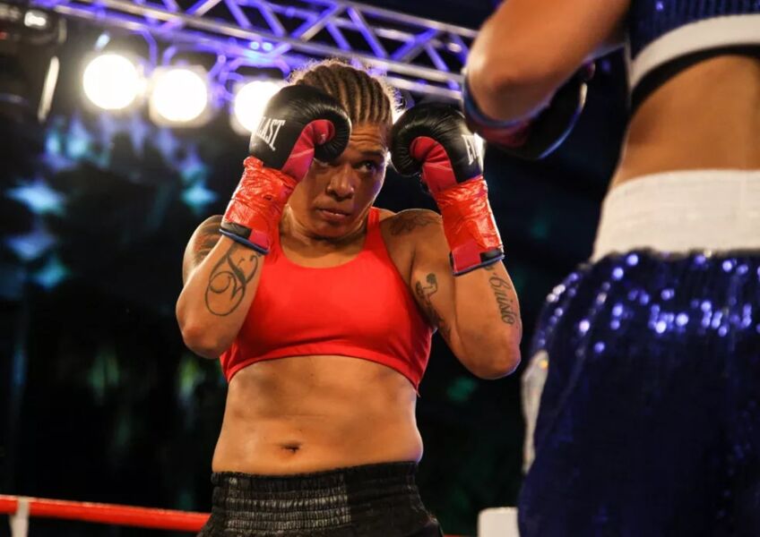 Adriana Araújo anuncia aposentadoria dos ringues: “Dever cumprido”