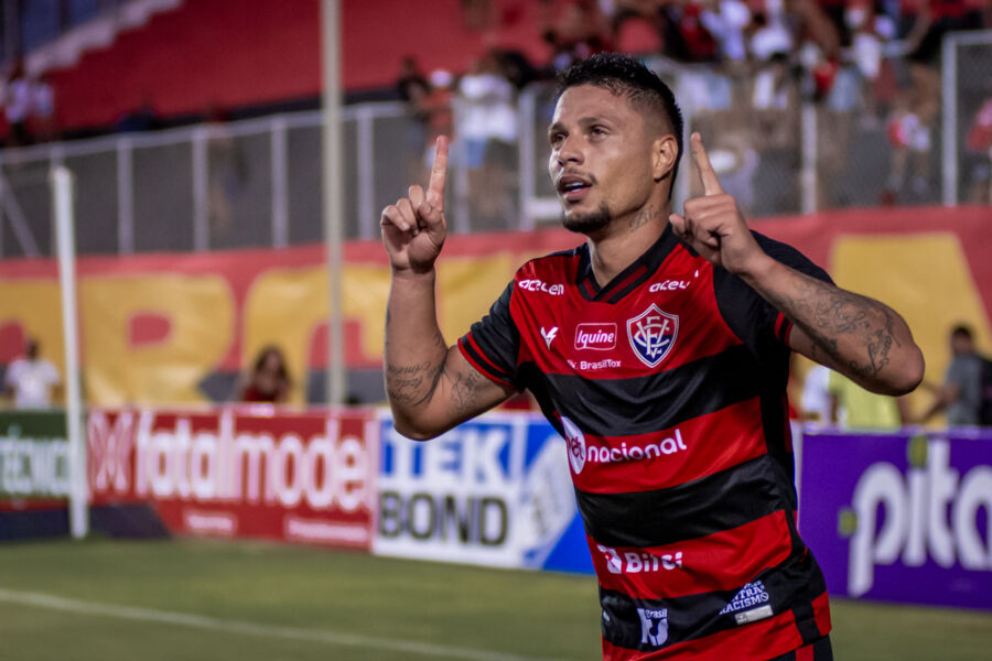 Rafinha chegou ao Vitória em maio
e fez dois gols no 1º
jogo como titular