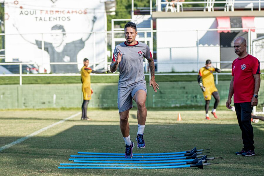 Artilheiro do time na Série C, Rafinha foi substituído com dores na última partida, contra o Ferroviário-CE