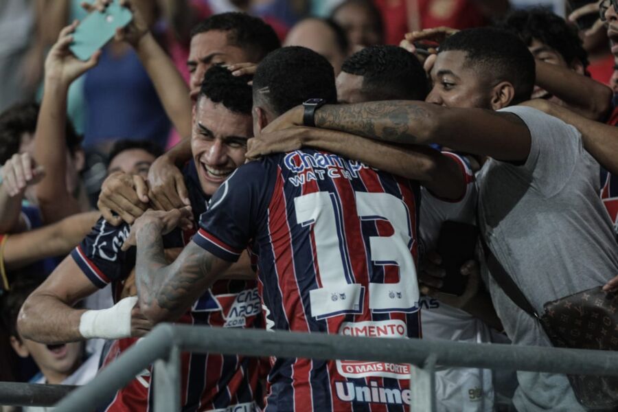 Todos os gols da partida foram anotados no segundo tempo e em um intervalo de 12 minutos