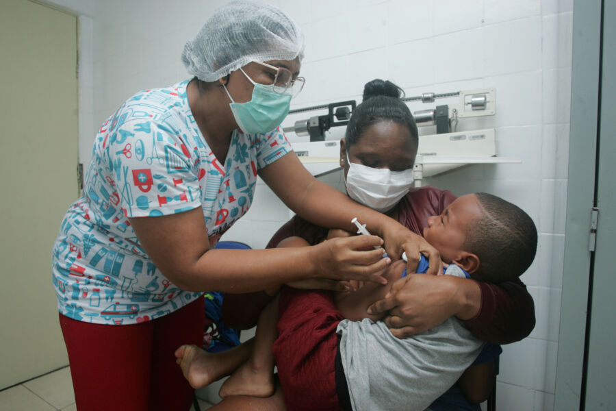 Na Bahia, o público da vacina pediátrica é de 410.459; 5.433 crianças foram imunizadas