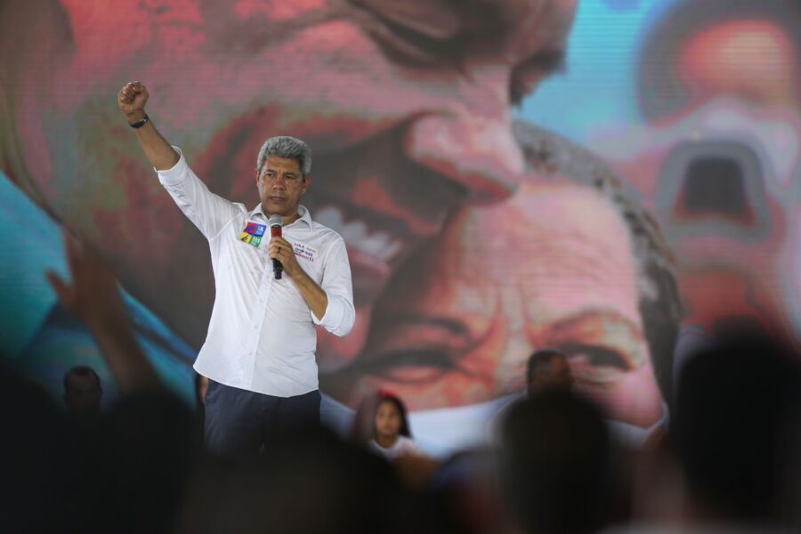 Jerônimo Rodrigues discursa em convenção que o oficializou como candidato