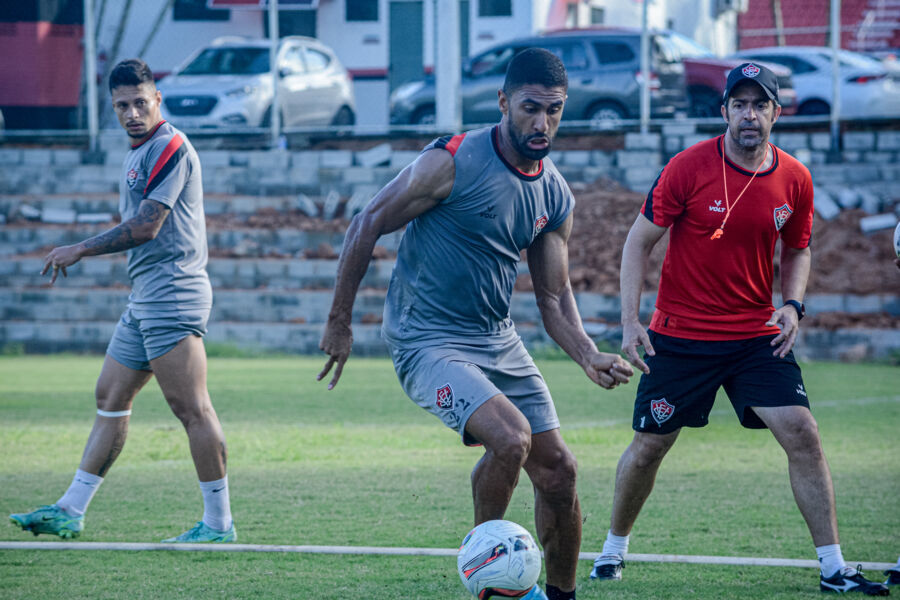 Com a possível ausência de Rafinha, o experiente Tréllez se torna a esperança de gols do Leão