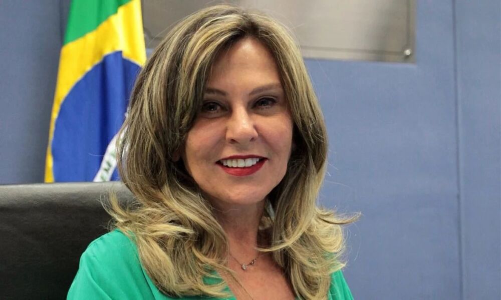 O documento, assinado pela vice-procuradora-geral, Lindôra Araújo, afirma que o ministro Alexandre de Moraes violou o sistema acusatório ao determinar novas medidas na apuração
