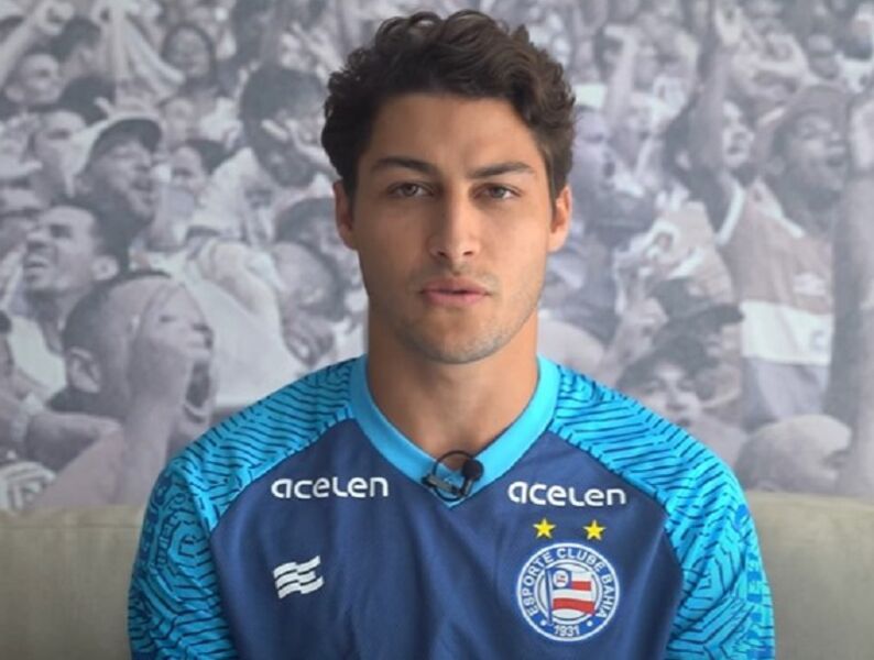 Marcinho tem 26 anos e rescindiu contrato com o Athletico-PR em abril
