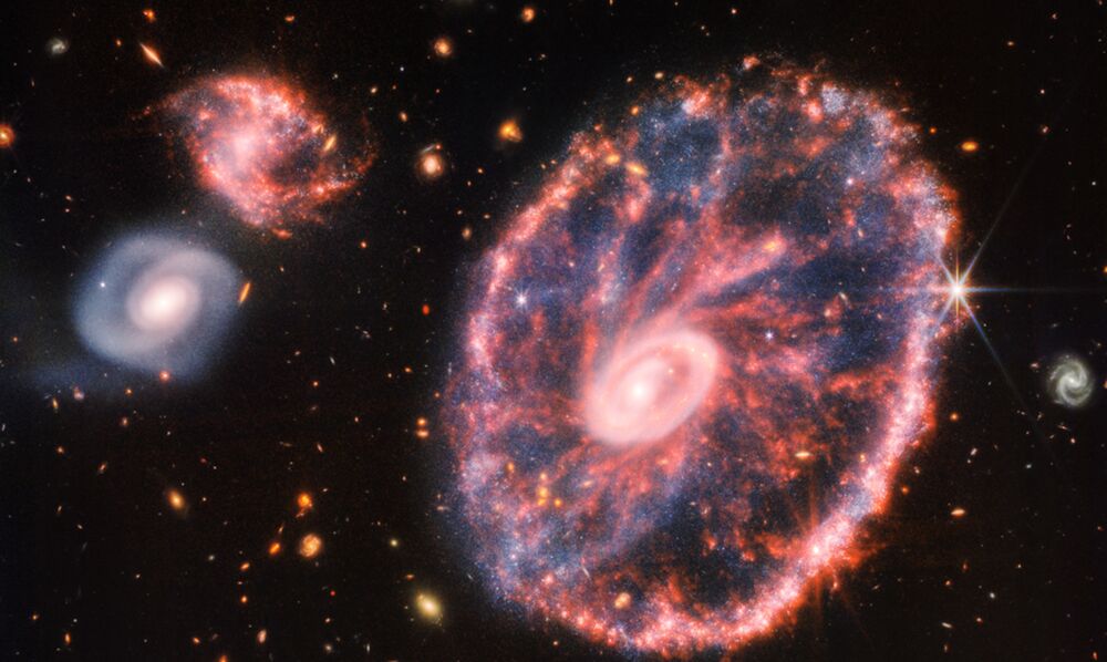 Antes de se colidir com outra galáxia, Carthwheel tinha provavelmente formato espiral similar ao da Via Láctea