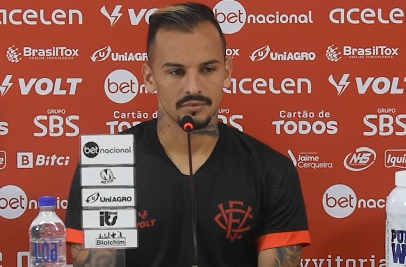 Lateral diminui pressão mas cobra empenho por classificação