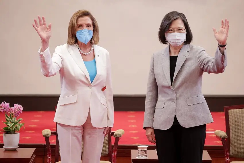 Visita de Pelosi à ilha é a primeira de uma autoridade de seu nível em 25 anos