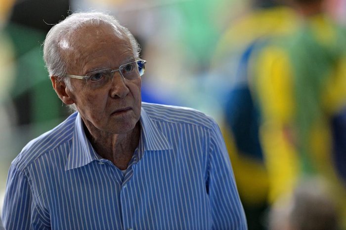 Segundo o boletim médico, Zagallo está bem e não usa aparelhos para respirar