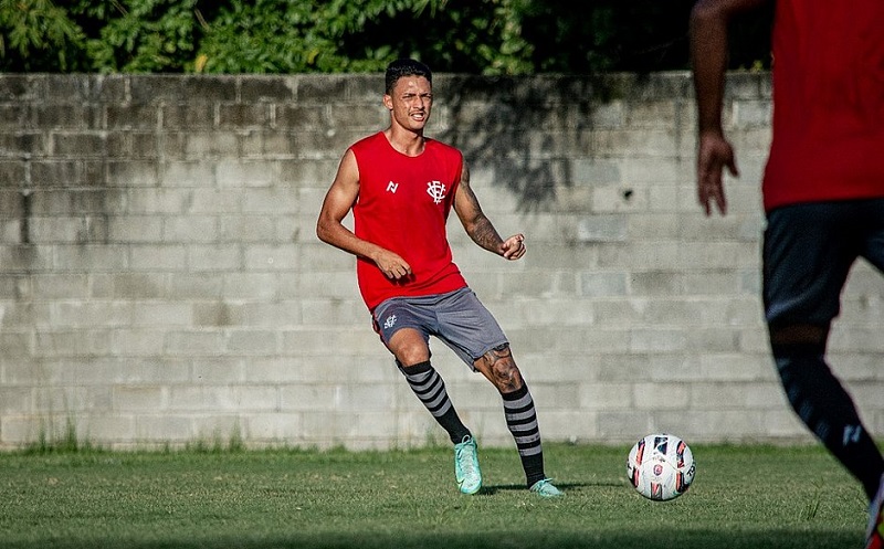 O jogador atuou em 46 partidas com a camisa do Vitória