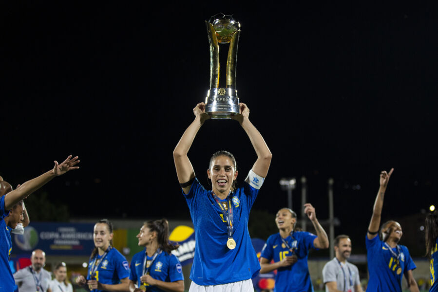 Rafaelle foi campeã da Copa América como capitã pela primeira vez