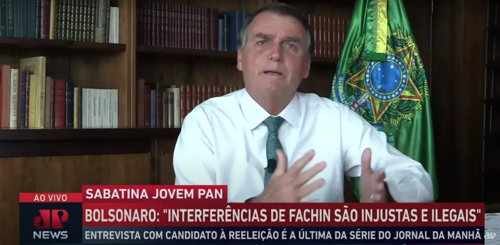 Emissora teria dedicado tempo excessivo para elogiar Bolsonaro
