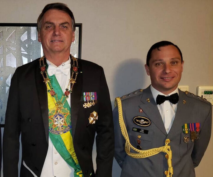 Presidente Jair Bolsonaro (PL) e o tenente-coronel do Exército Mauro César Barbosa Cid, que exerce a função de ajudante de ordens