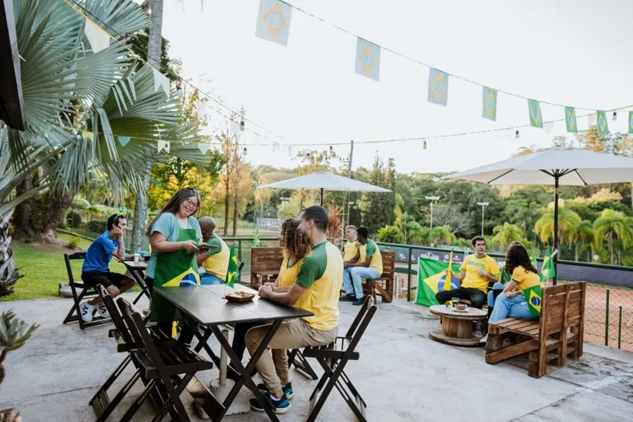 Preparativos para a Copa do Mundo já começaram nos pequenos negócios baianos