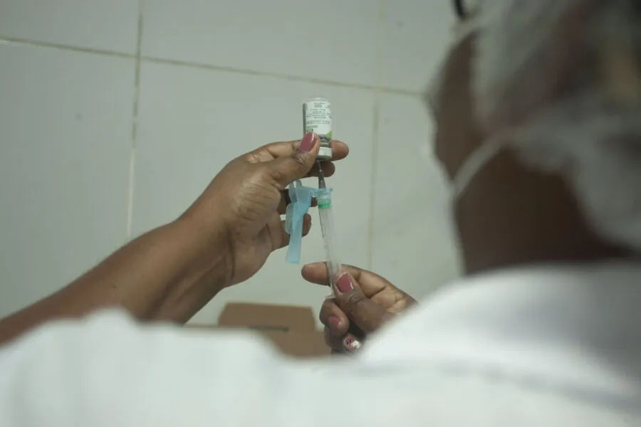 Infectologistas recomendaram também garantir a aquisição de doses suficientes de vacina para imunizar todas as crianças de 6 meses a 5 anos, independente da presença de comorbidades