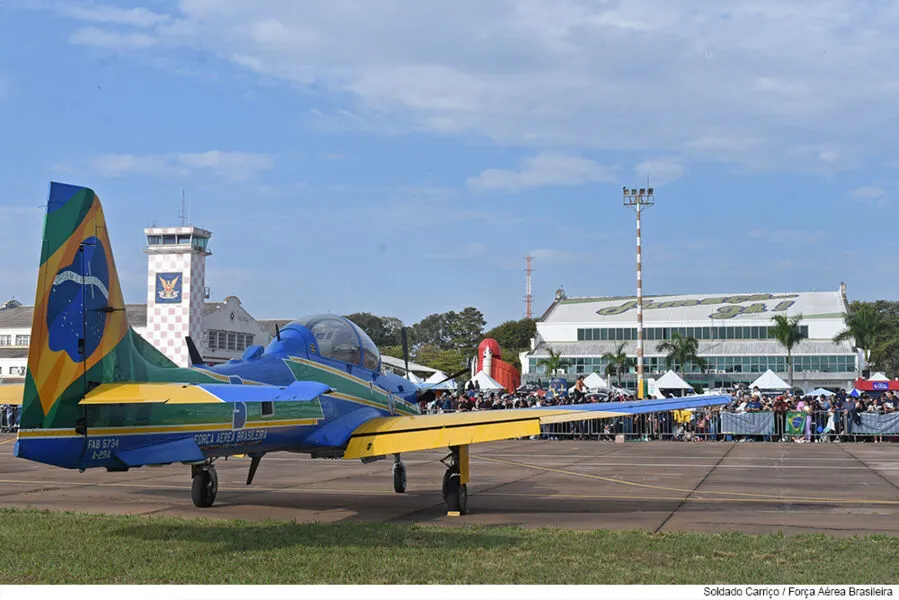 PL terá que pagar viagens de Bolsonaro em aviões da FAB durante a campanha