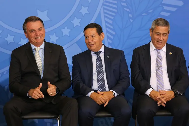 Presidente Jair Bolsonaro, vice presidente Hamilton Mourao e o Ministro-chefe da Casa Civil, Braga Neto