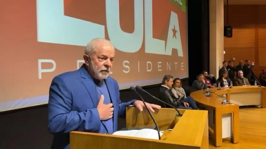 Lula durante evento em Portugal na manhã deste sábado, 19