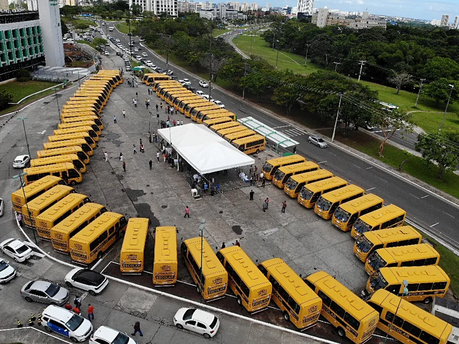 Rui disse que Jerônimo Rodrigues dará continuidade da entrega dos transportes escolares