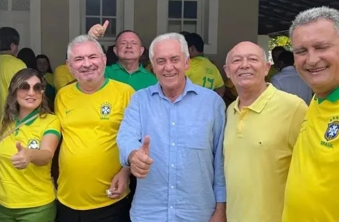 Eleusa Coronel, Angelo Coronel, Otto Alencar, Rui Costa e Adolfo Menezes assistiram a vitória do Brasil sobre a Suíça no Palácio de Ondina