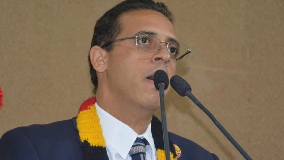 Deputado estadual Hilton Coelho (PSOL)