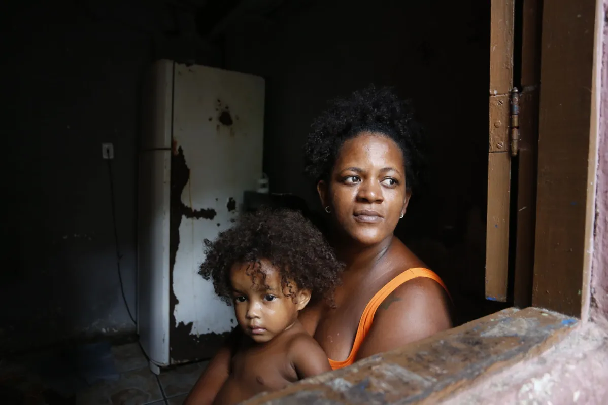 Taiane Romão, 36, mora com quatro  filhos e dois netos e está sem emprego fixo desde o início da pandemia