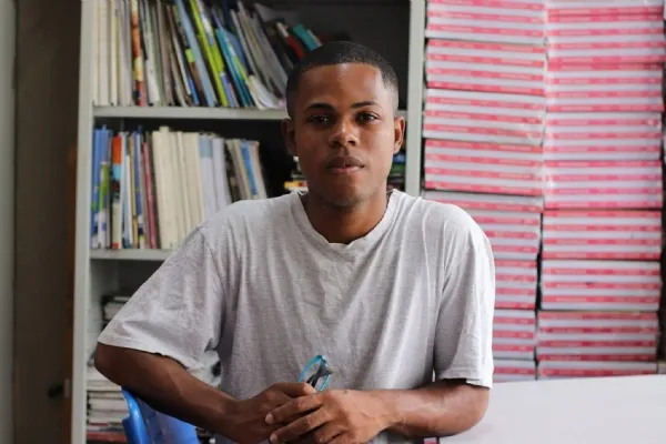 Ele é autor do livro de poesia 'Viração', publicado pela Editora Patuá em 2020