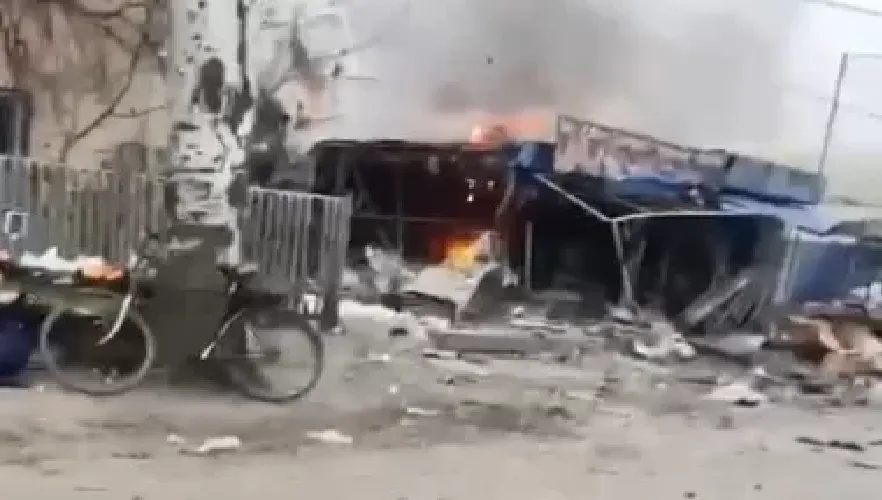 Ataque atingiu mercado, um posto de gasolina e um prédio residencial, deixando ao menos 10 mortos na cidade de Kurakhove, região de Donetsk, ao leste da Ucrânia