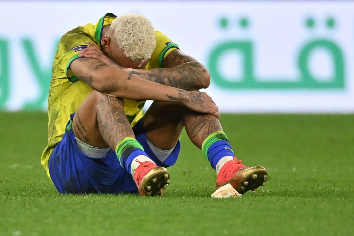 Por que o Brasil tinha sete jogadores no ataque no gol da Croácia