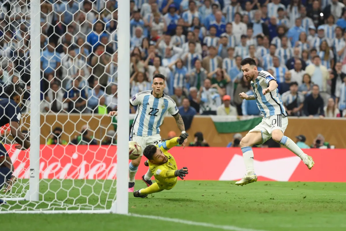 Messi iguala ídolos da história argentina com conquista da Copa do Mundo